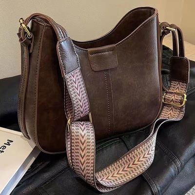 New Women's Bag Trendy Fashion Crossbody Bags Retro Wide-Strap Shoulder Bucket Bags in Style Wholesale Customizable LOGO