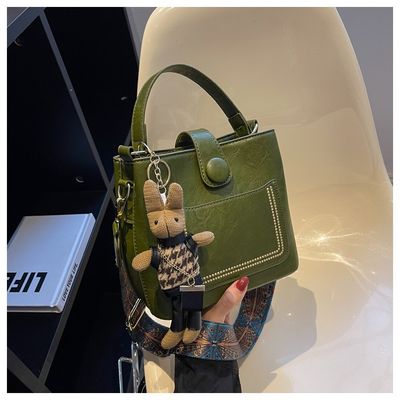 Retro Luxury Bags for Women 2025 New Korean Style Fashion Shoulder Crossbody Bag Niche Design Tote Bucket Bag with Wider straps