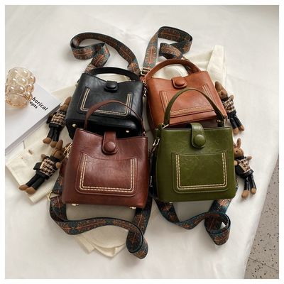 Retro Luxury Bags for Women 2025 New Korean Style Fashion Shoulder Crossbody Bag Niche Design Tote Bucket Bag with Wider straps